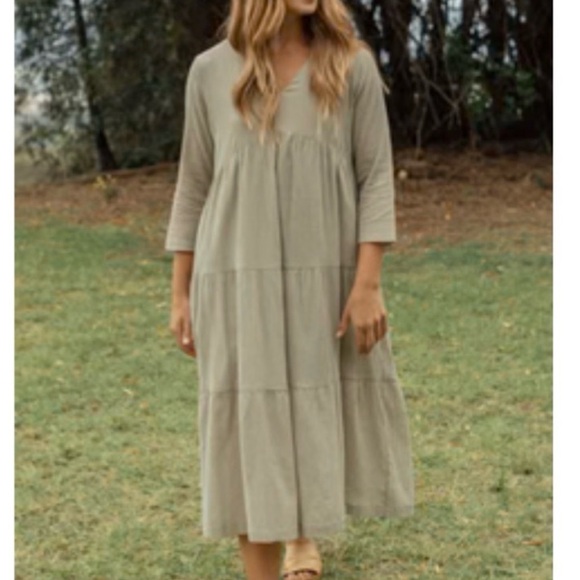 Neuflora Dresses & Skirts - Neuflora Newport Midi Dress